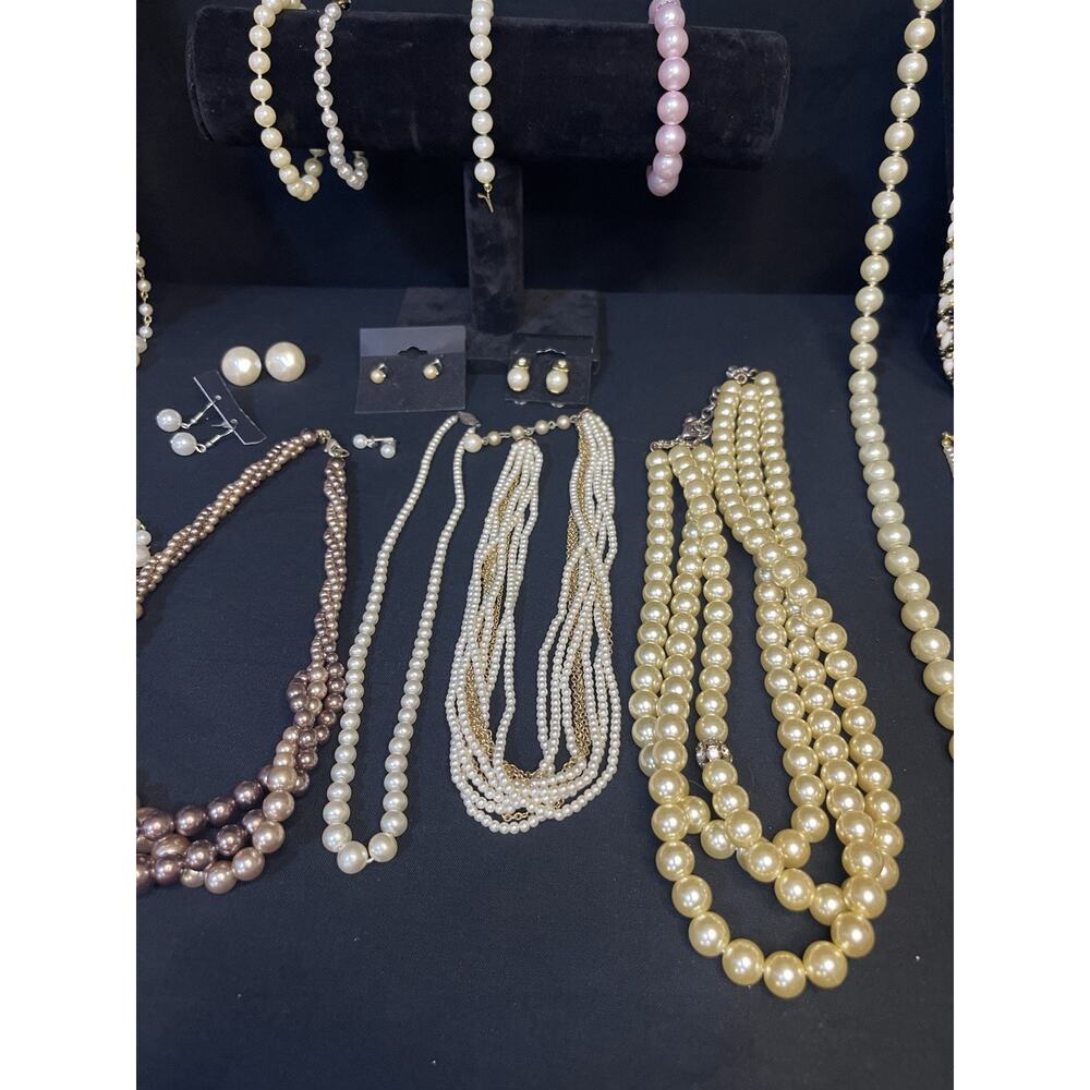 Vintage To Now Pearl Jewelry Lot Necklaces Earrings Bracelets 24 Items - Picture 4 of 11